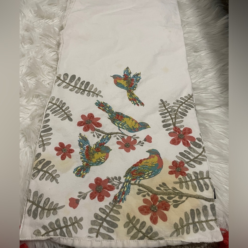 Table Runner - Picture 5 of 6
